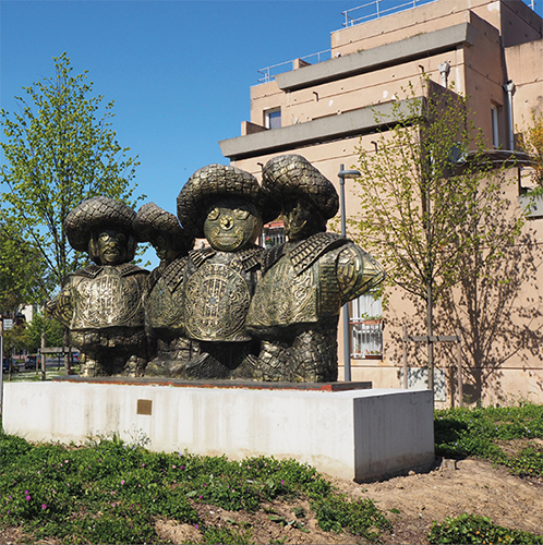LES 4 MOUSQUETAIRES, bronze, installés en 2013 à Evry