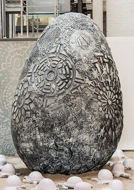 L'OEUF, bronze, vue d'exposition à l'ARTSENAL de Dreux, 2018