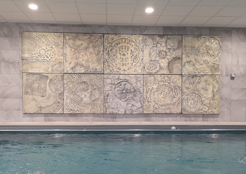 KALLIGRAPHIES URBAINES, relief en résine, piscine de la résidence Clos des Moulins, COLMAR, France, 2019